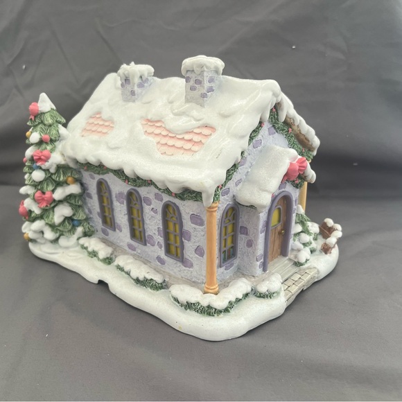 Precious Moments Christmas Village Collection - Picture 12 of 15